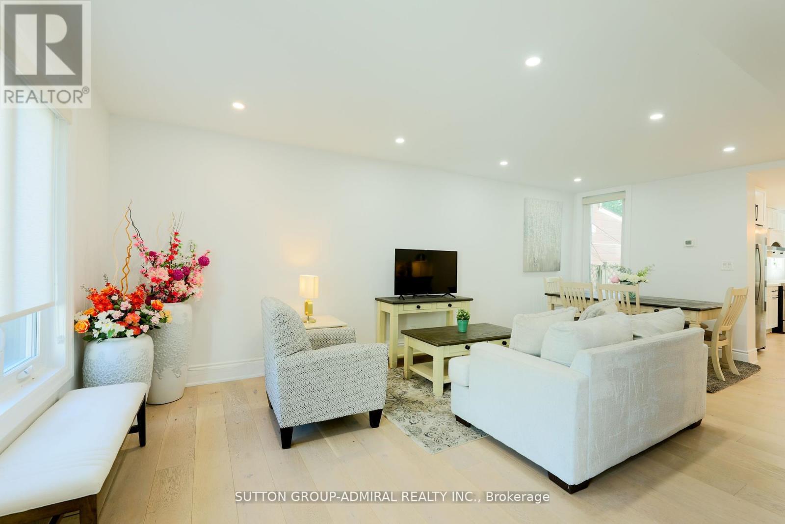 70 Carlaw Avenue, Toronto, Ontario  M4M 2R7 - Photo 6 - E12550270