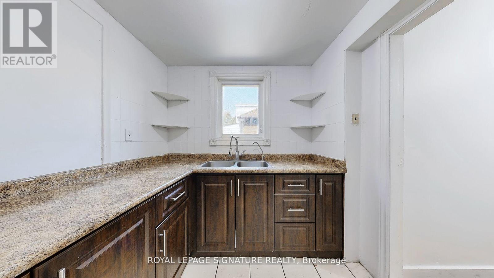 1130 Woodbine Avenue, Toronto, Ontario  M4C 4C8 - Photo 12 - E12550290