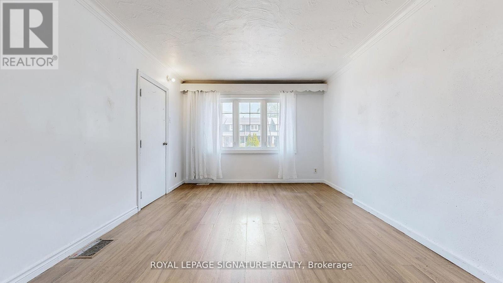 1130 Woodbine Avenue, Toronto, Ontario  M4C 4C8 - Photo 22 - E12550290