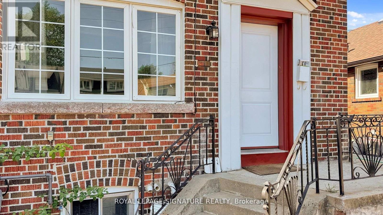 1130 Woodbine Avenue, Toronto, Ontario  M4C 4C8 - Photo 4 - E12550290