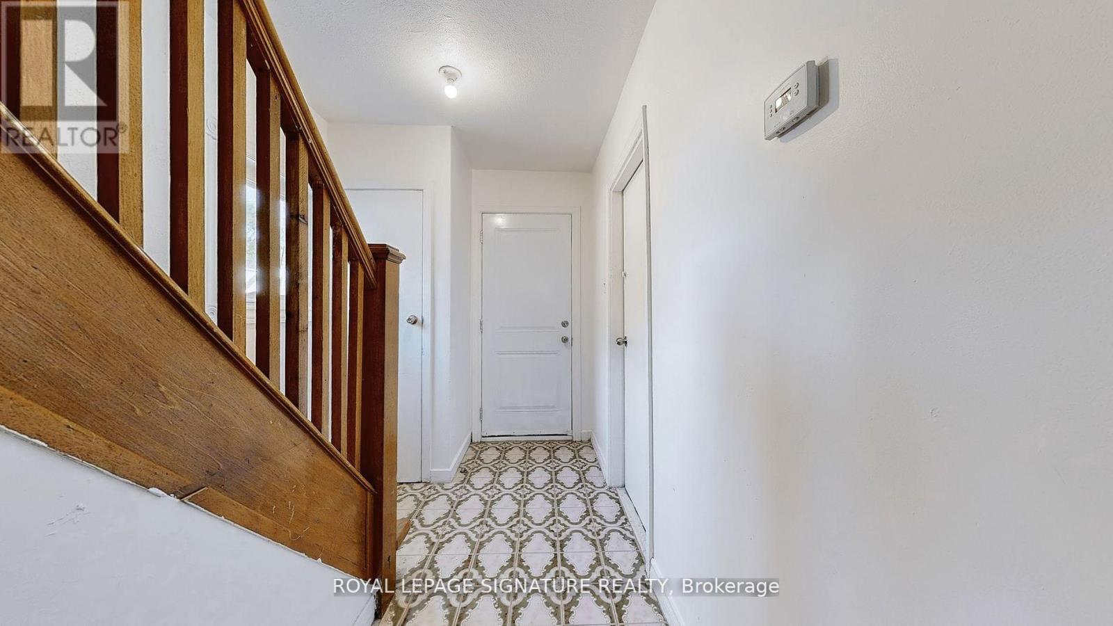 1130 Woodbine Avenue, Toronto, Ontario  M4C 4C8 - Photo 5 - E12550290