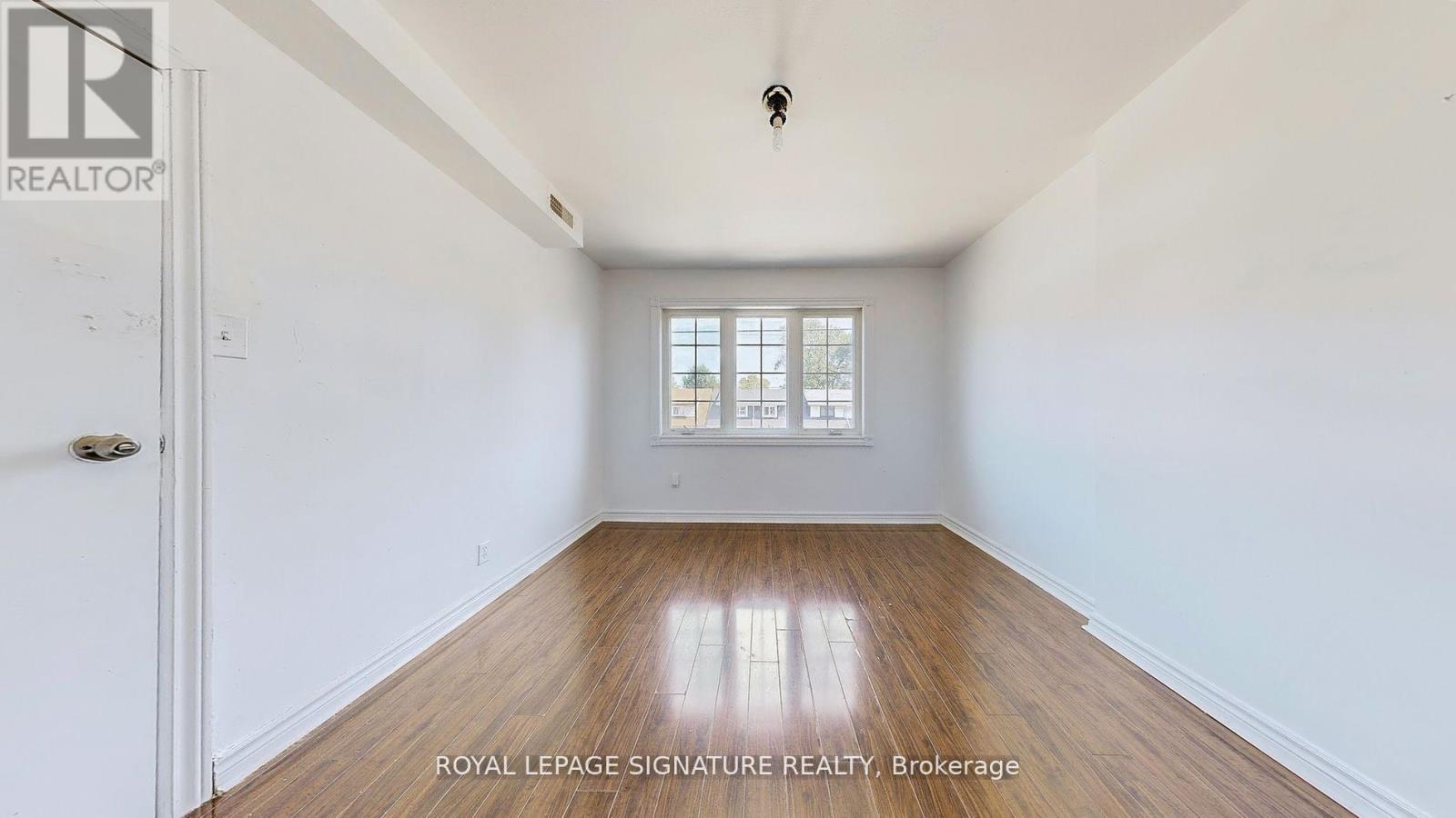 1130 Woodbine Avenue, Toronto, Ontario  M4C 4C8 - Photo 7 - E12550290