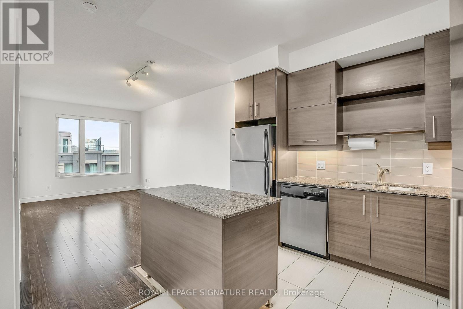 520 - 277 South Park Road, Markham, Ontario  L3T 0B7 - Photo 6 - N12550276