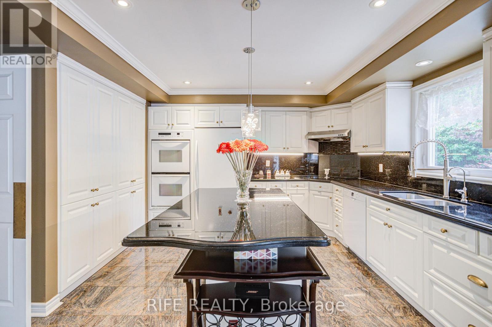 22 Chambery Crescent, Markham, Ontario  L3R 6L5 - Photo 17 - N12550304