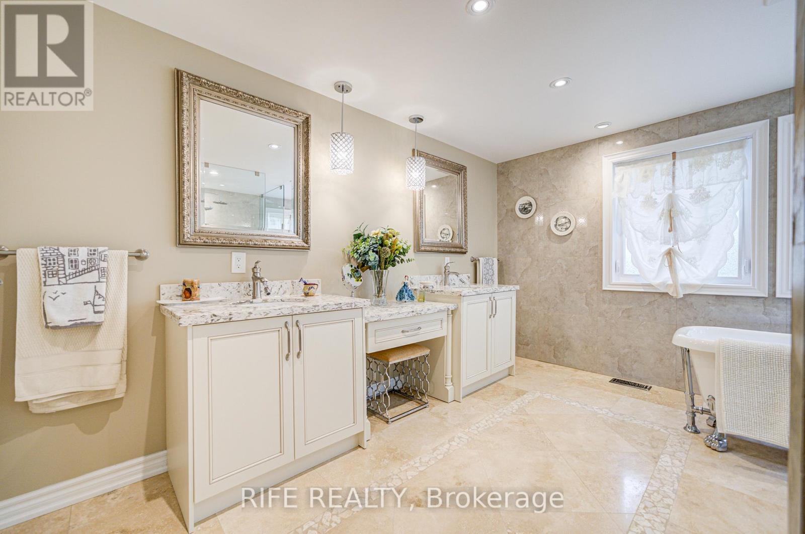 22 Chambery Crescent, Markham, Ontario  L3R 6L5 - Photo 26 - N12550304