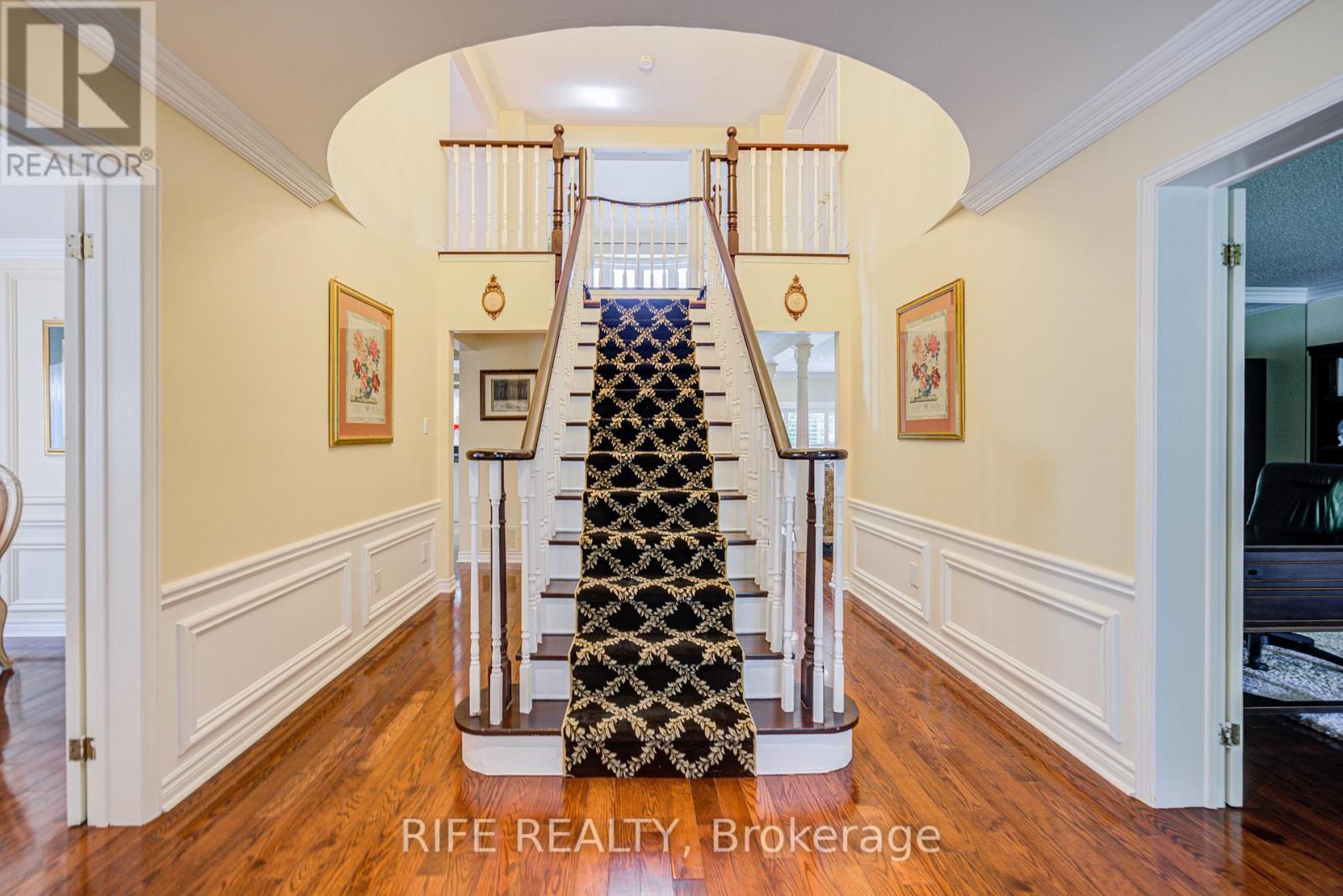 22 Chambery Crescent, Markham, Ontario  L3R 6L5 - Photo 4 - N12550304