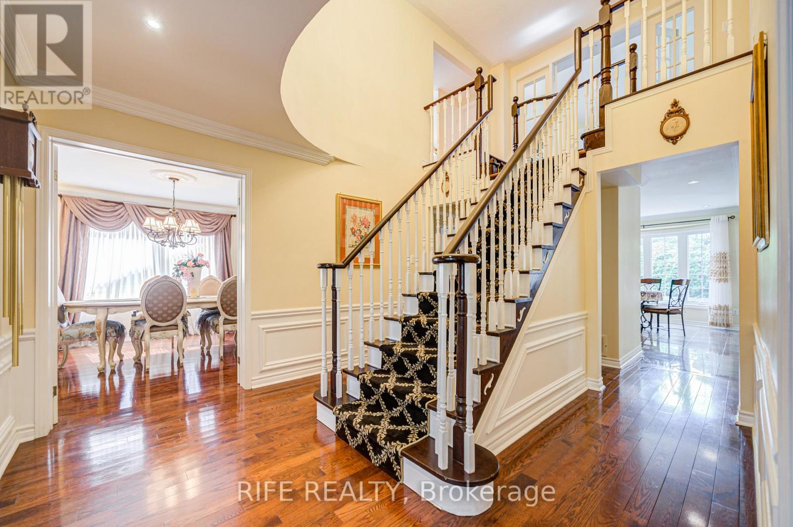 22 Chambery Crescent, Markham, Ontario  L3R 6L5 - Photo 5 - N12550304