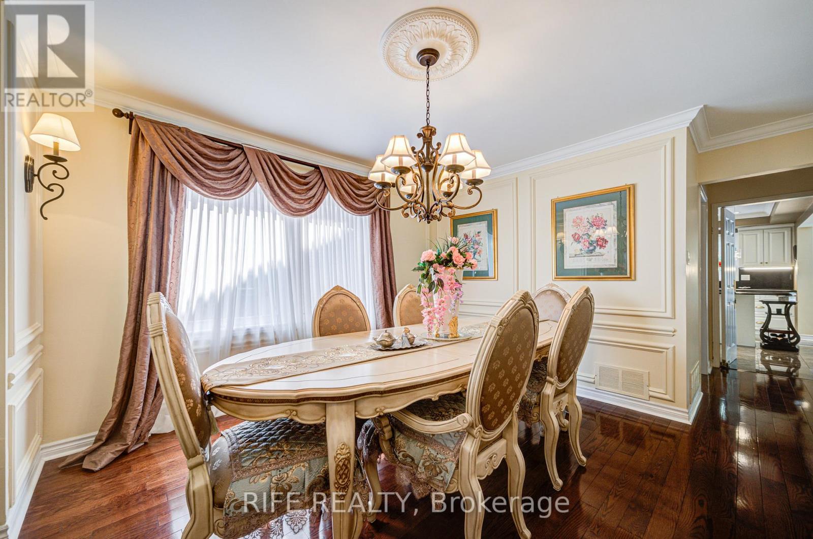 22 Chambery Crescent, Markham, Ontario  L3R 6L5 - Photo 9 - N12550304