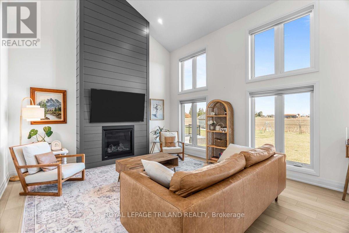 662 Ketter Way, Plympton-Wyoming, Ontario  N0N 1T0 - Photo 11 - X12550384