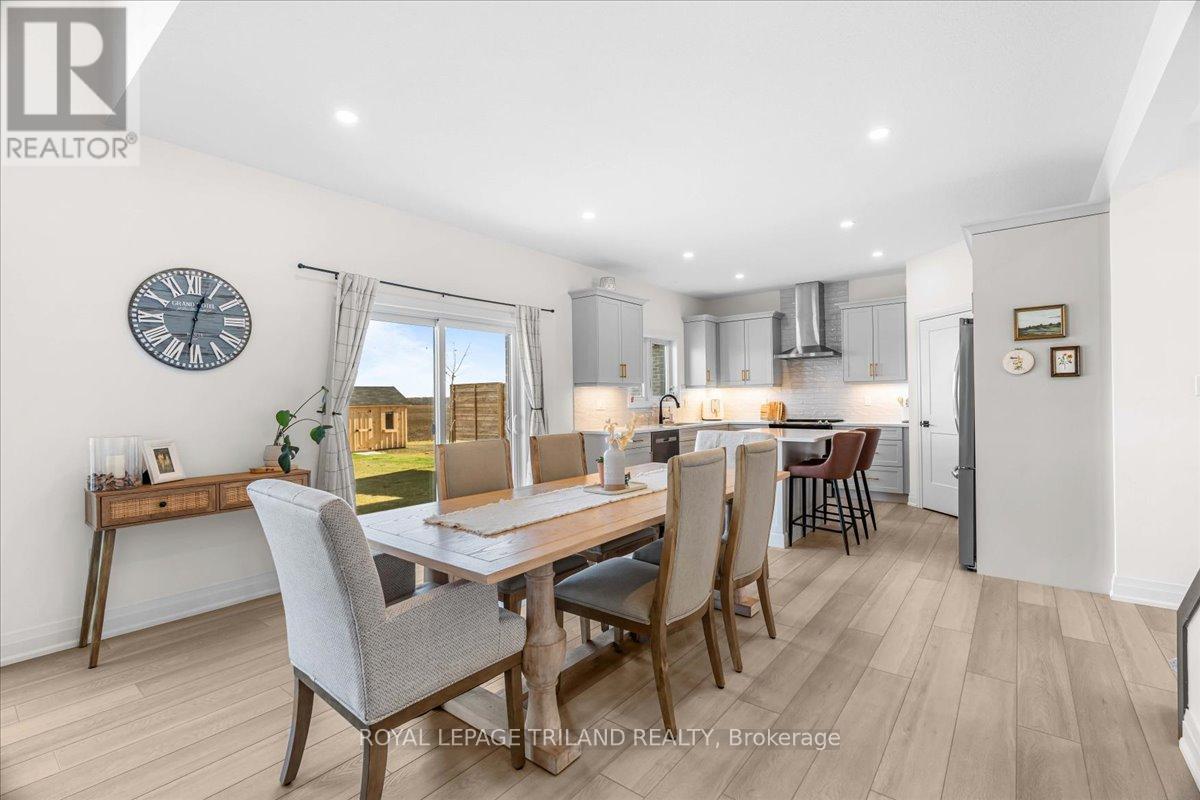 662 Ketter Way, Plympton-Wyoming, Ontario  N0N 1T0 - Photo 12 - X12550384