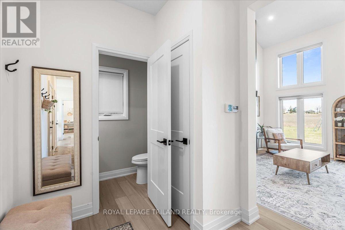 662 Ketter Way, Plympton-Wyoming, Ontario  N0N 1T0 - Photo 15 - X12550384