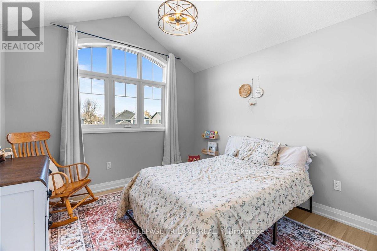 662 Ketter Way, Plympton-Wyoming, Ontario  N0N 1T0 - Photo 18 - X12550384