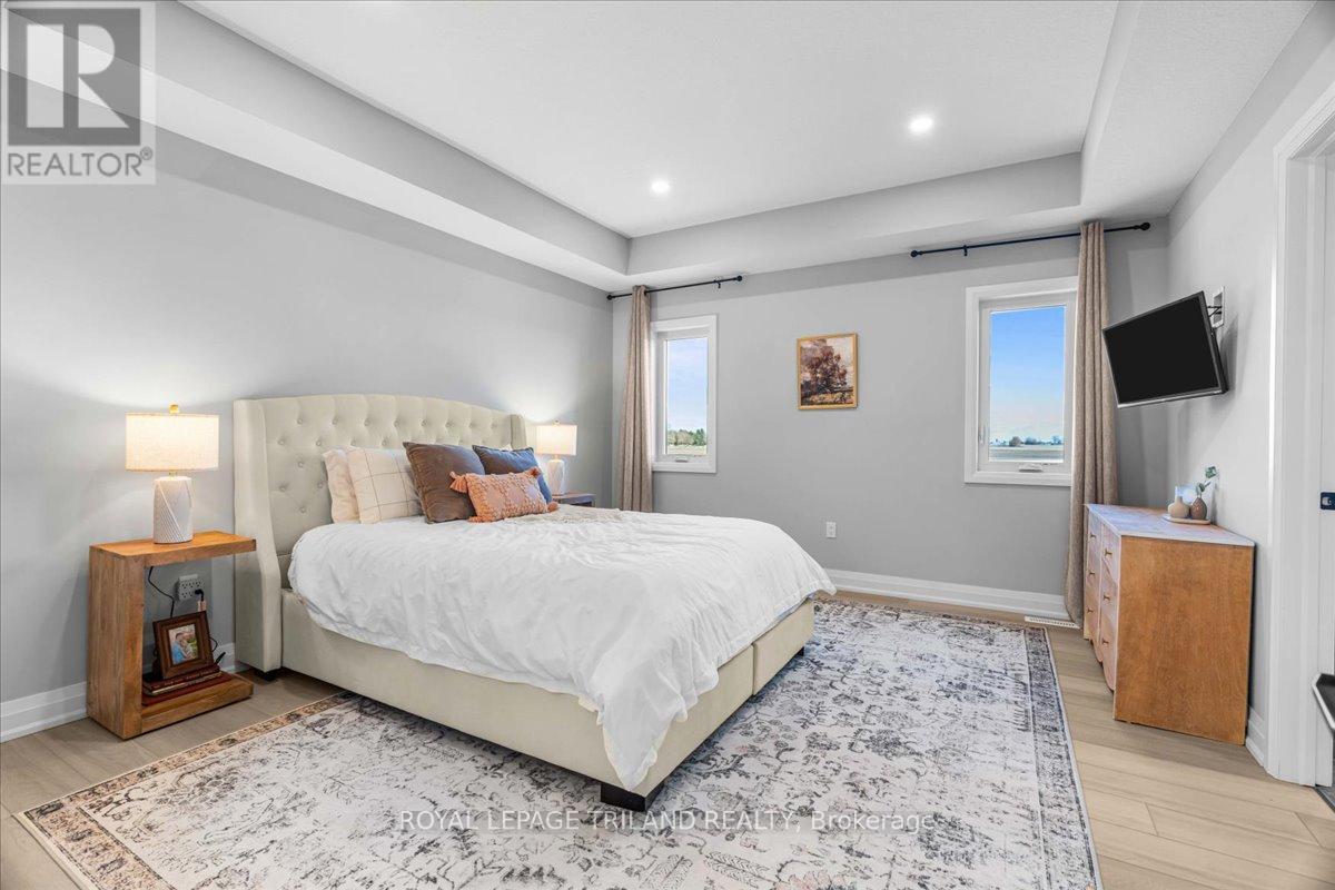 662 Ketter Way, Plympton-Wyoming, Ontario  N0N 1T0 - Photo 21 - X12550384