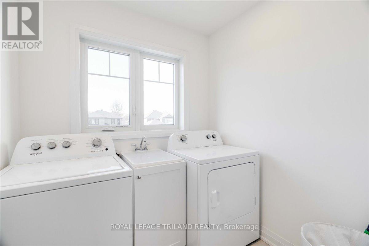 662 Ketter Way, Plympton-Wyoming, Ontario  N0N 1T0 - Photo 28 - X12550384