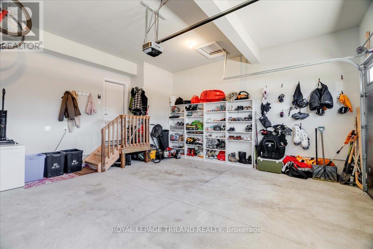 662 Ketter Way, Plympton-Wyoming, Ontario  N0N 1T0 - Photo 35 - X12550384