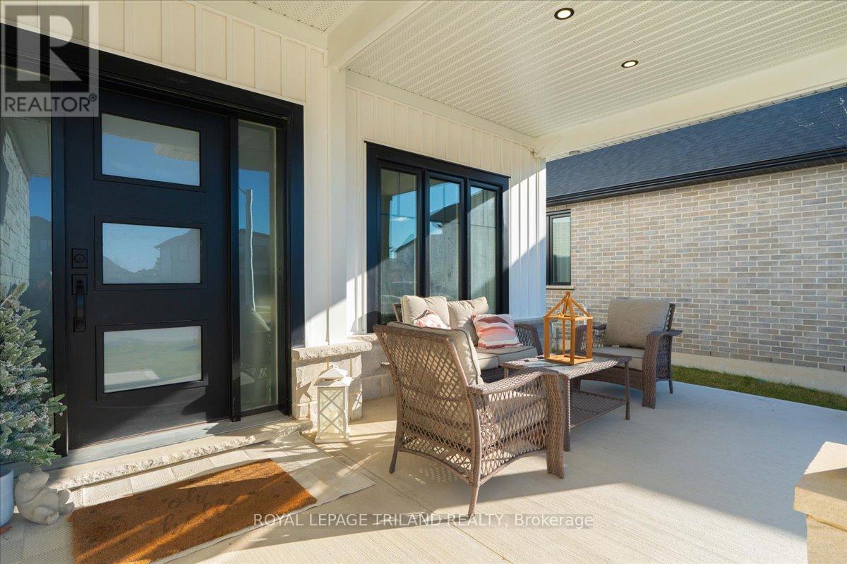 662 Ketter Way, Plympton-Wyoming, Ontario  N0N 1T0 - Photo 37 - X12550384