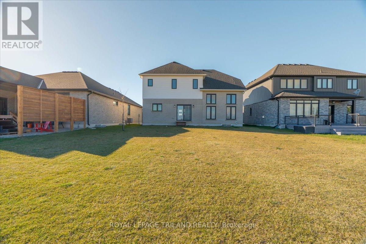 662 Ketter Way, Plympton-Wyoming, Ontario  N0N 1T0 - Photo 39 - X12550384