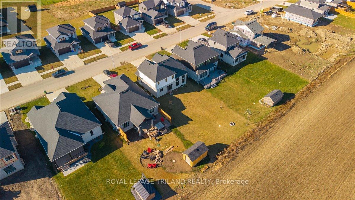 662 Ketter Way, Plympton-Wyoming, Ontario  N0N 1T0 - Photo 41 - X12550384