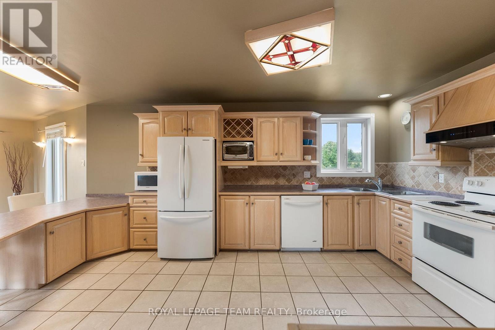 37 Rapid Road, Whitewater Region, Ontario K0J 2L0 - Photo 17 - X12389658