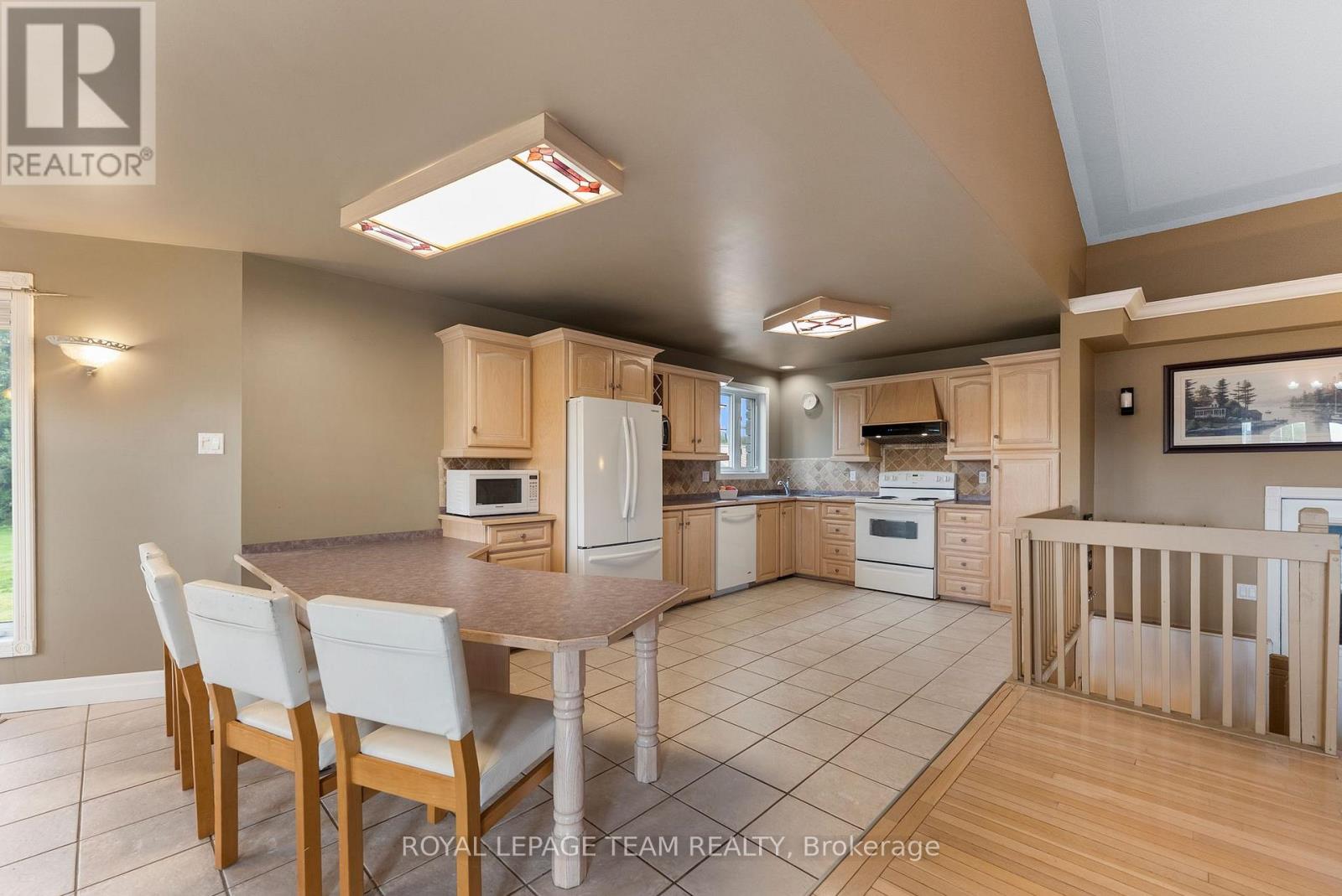 37 Rapid Road, Whitewater Region, Ontario K0J 2L0 - Photo 19 - X12389658