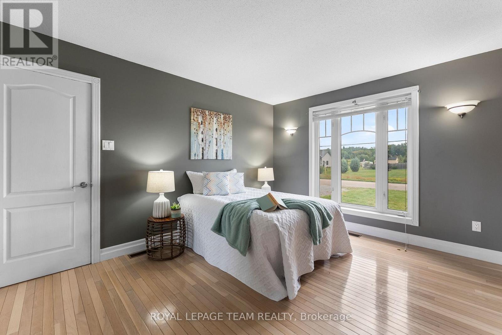 37 Rapid Road, Whitewater Region, Ontario K0J 2L0 - Photo 20 - X12389658