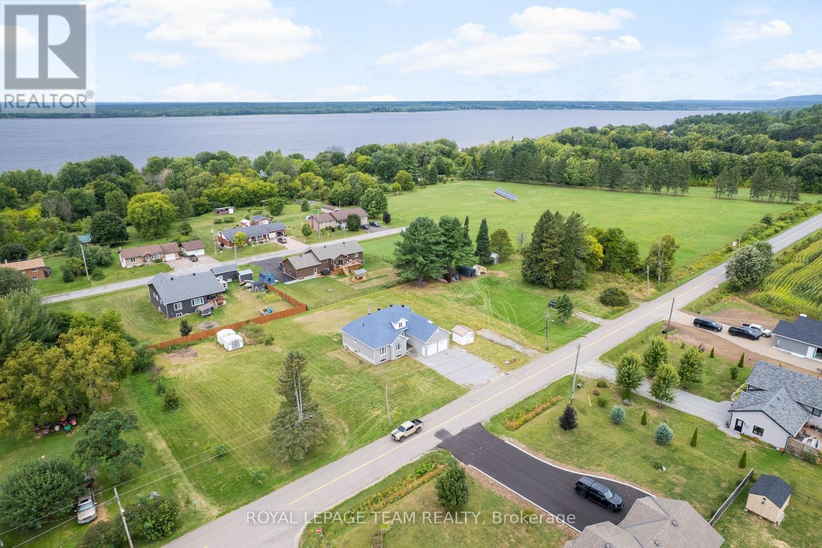 37 Rapid Road, Whitewater Region, Ontario K0J 2L0 - Photo 42 - X12389658