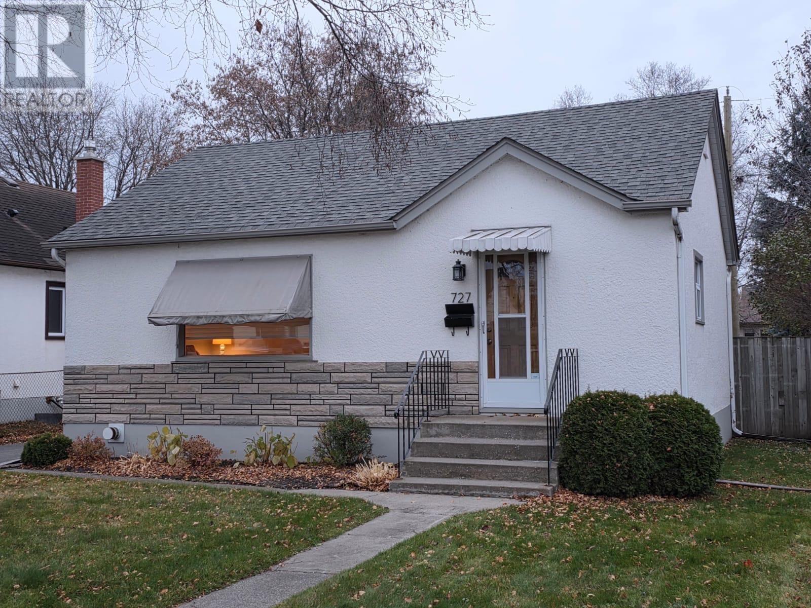 727 Bessie Ave., Thunder Bay, Ontario