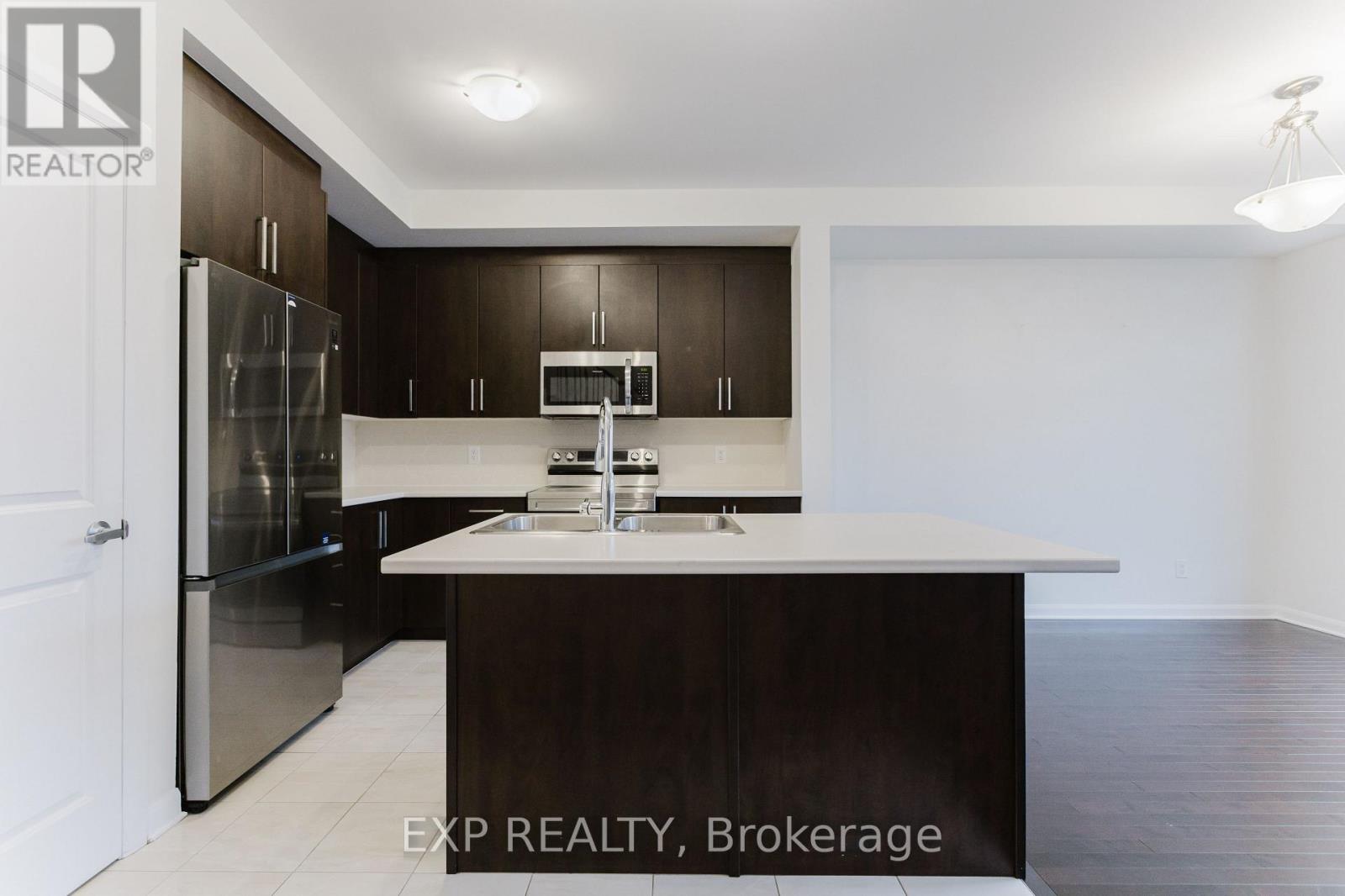 92 Natare Place, Ottawa, Ontario K2T 0P2 - Photo 11 - X12550370