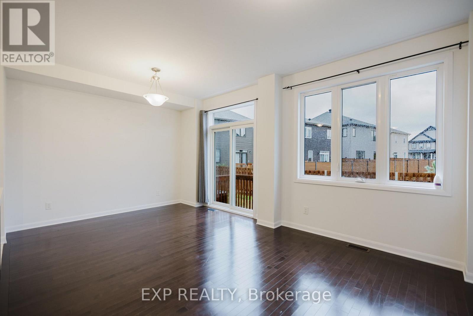 92 Natare Place, Ottawa, Ontario K2T 0P2 - Photo 15 - X12550370