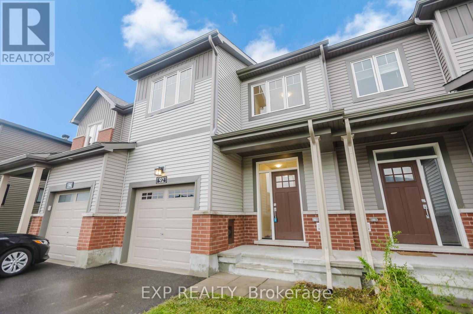 92 Natare Place, Ottawa, Ontario K2T 0P2 - Photo 2 - X12550370