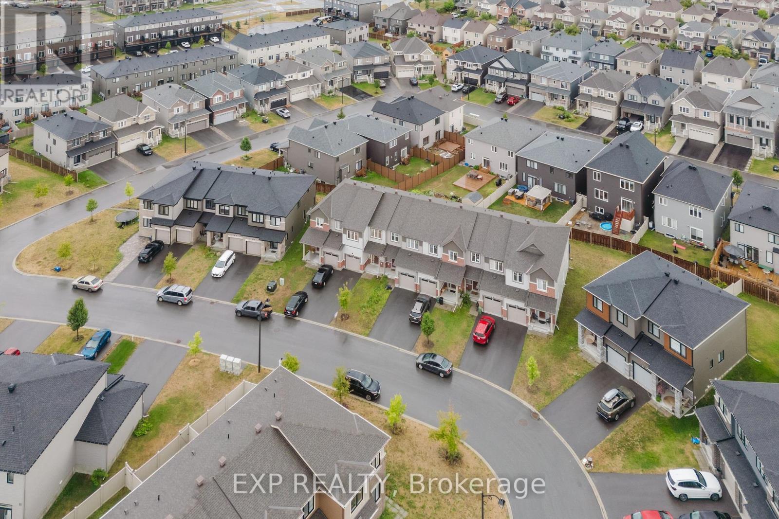 92 Natare Place, Ottawa, Ontario K2T 0P2 - Photo 3 - X12550370