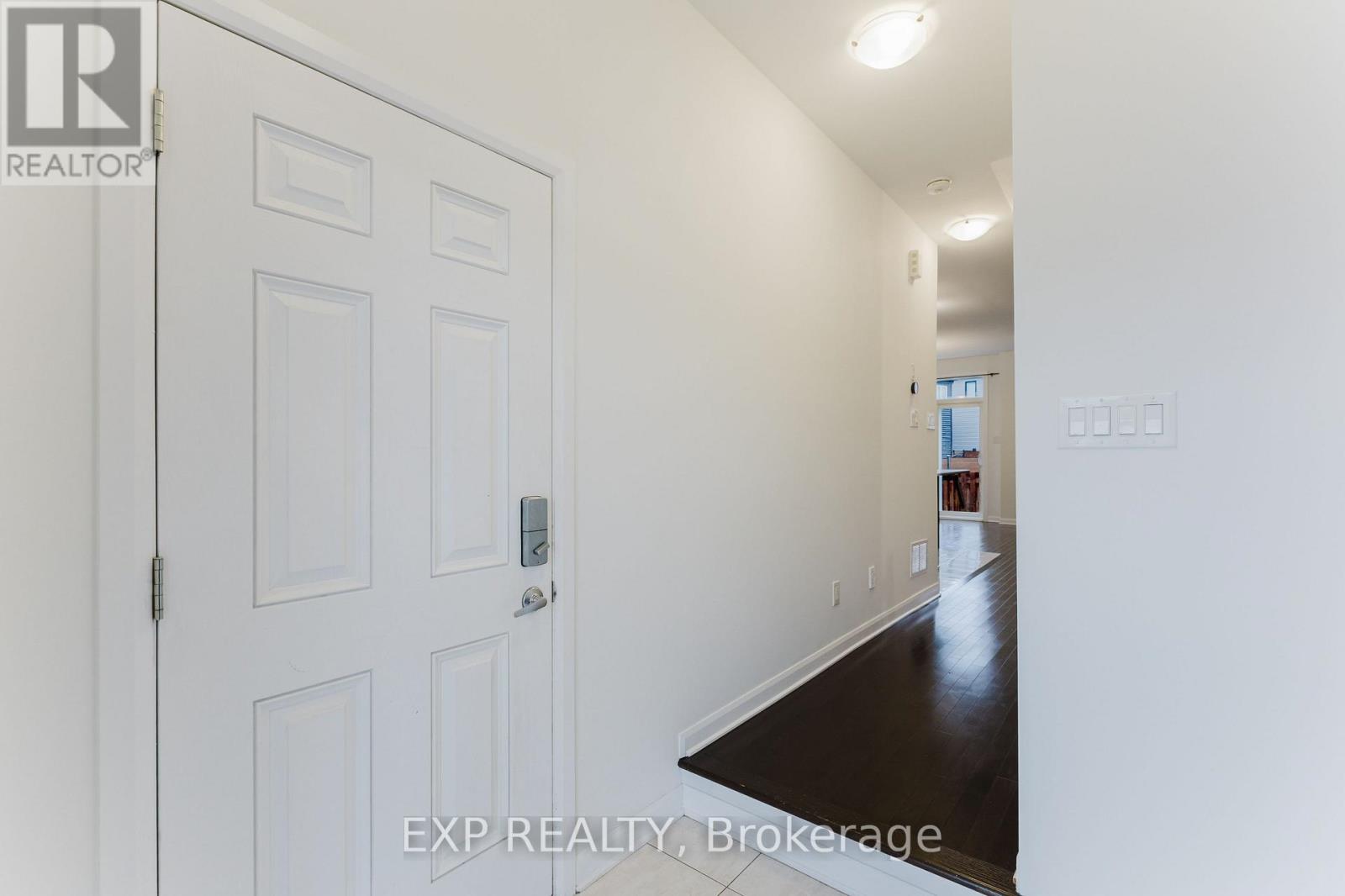 92 Natare Place, Ottawa, Ontario K2T 0P2 - Photo 6 - X12550370