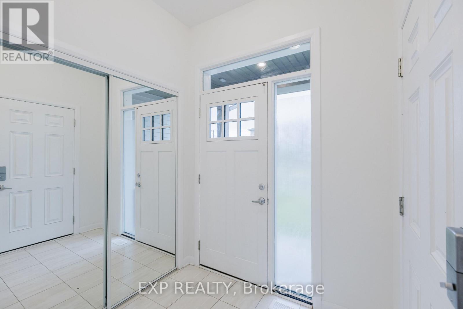 92 Natare Place, Ottawa, Ontario K2T 0P2 - Photo 7 - X12550370