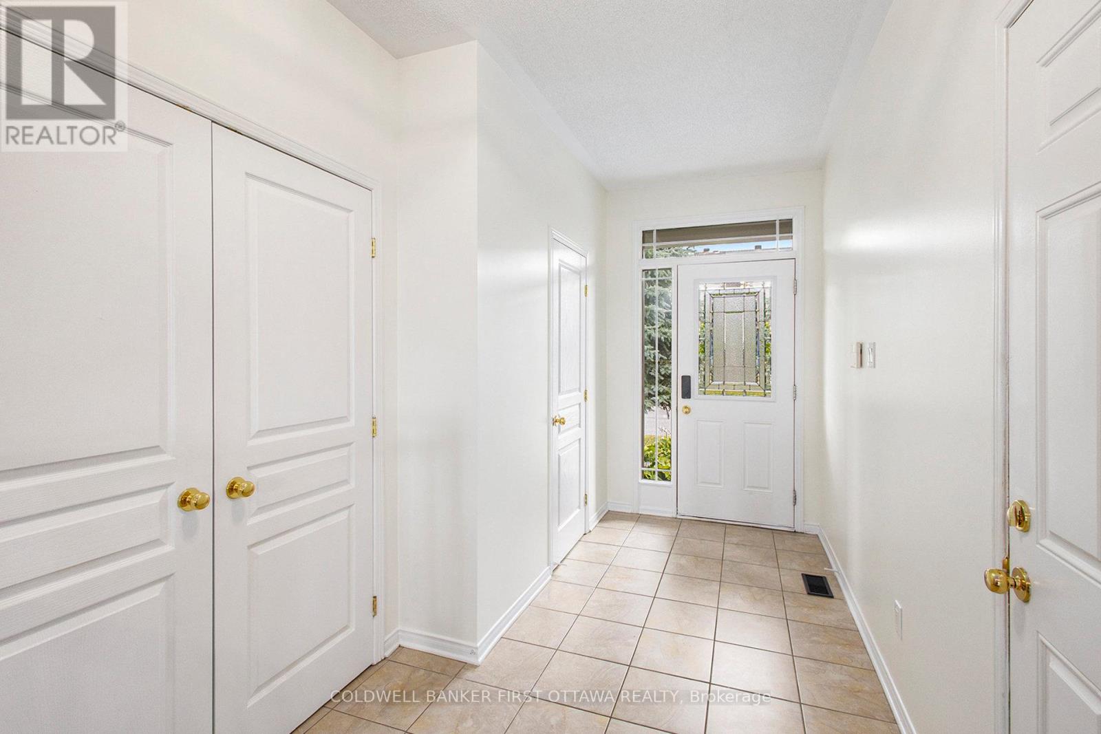 508 Pepperville Crescent, Ottawa, Ontario  K2M 0E3 - Photo 4 - X12550462