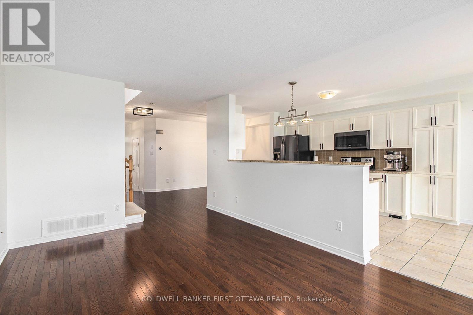 508 Pepperville Crescent, Ottawa, Ontario  K2M 0E3 - Photo 9 - X12550462