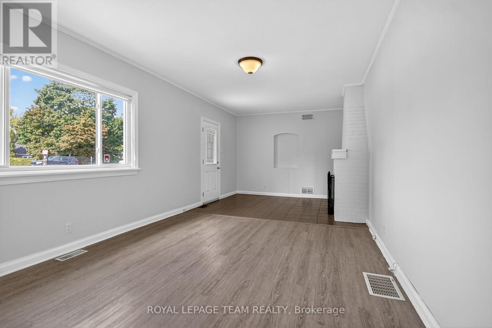 2822 Richmond Road, Ottawa, Ontario K2B 6S5 - Photo 10 - X12550476