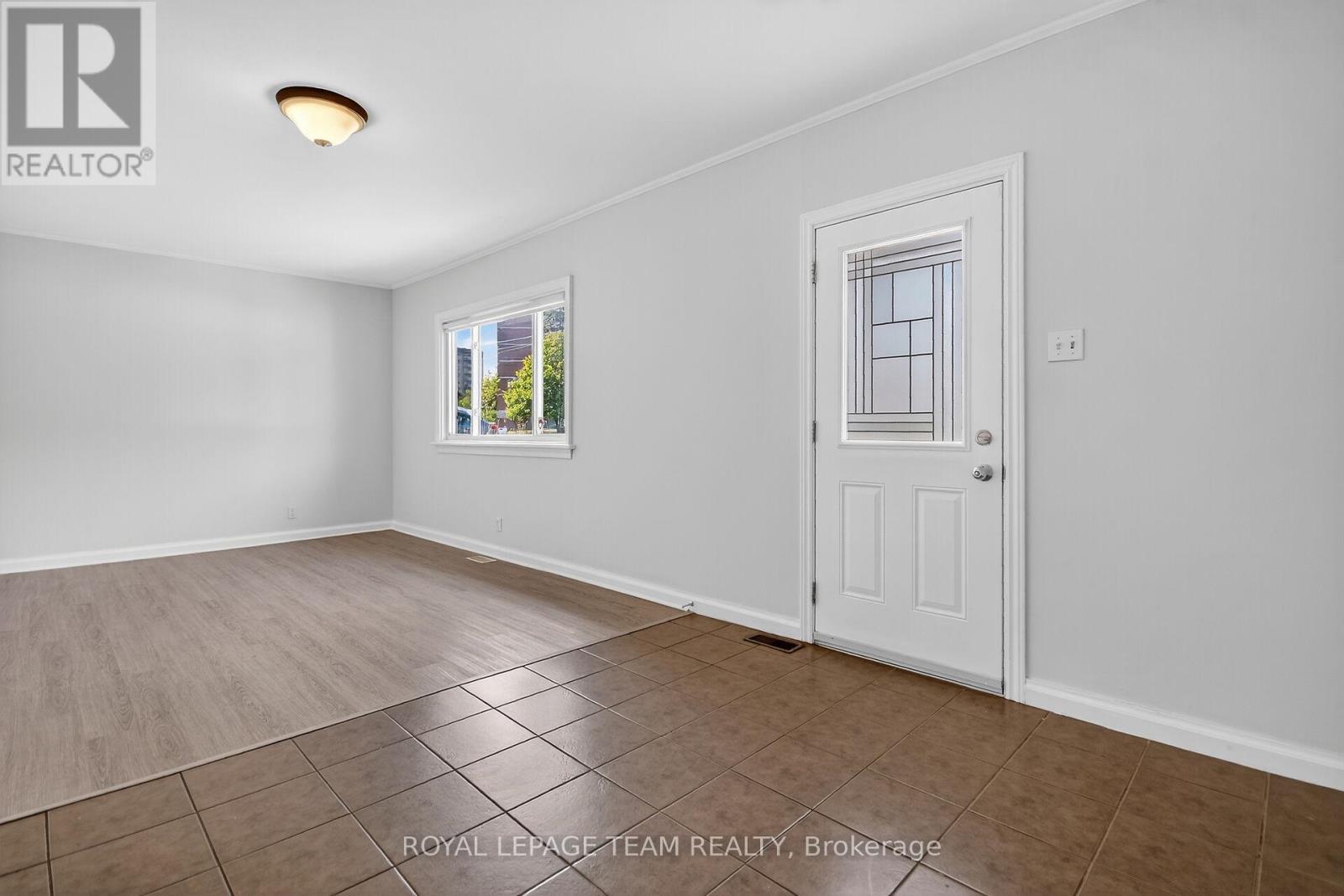 2822 Richmond Road, Ottawa, Ontario K2B 6S5 - Photo 11 - X12550476