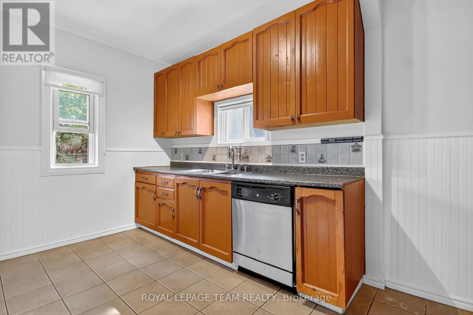 2822 Richmond Road, Ottawa, Ontario K2B 6S5 - Photo 13 - X12550476