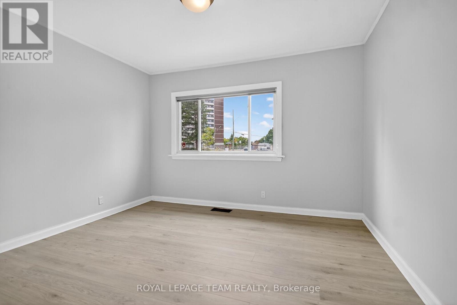 2822 Richmond Road, Ottawa, Ontario K2B 6S5 - Photo 19 - X12550476