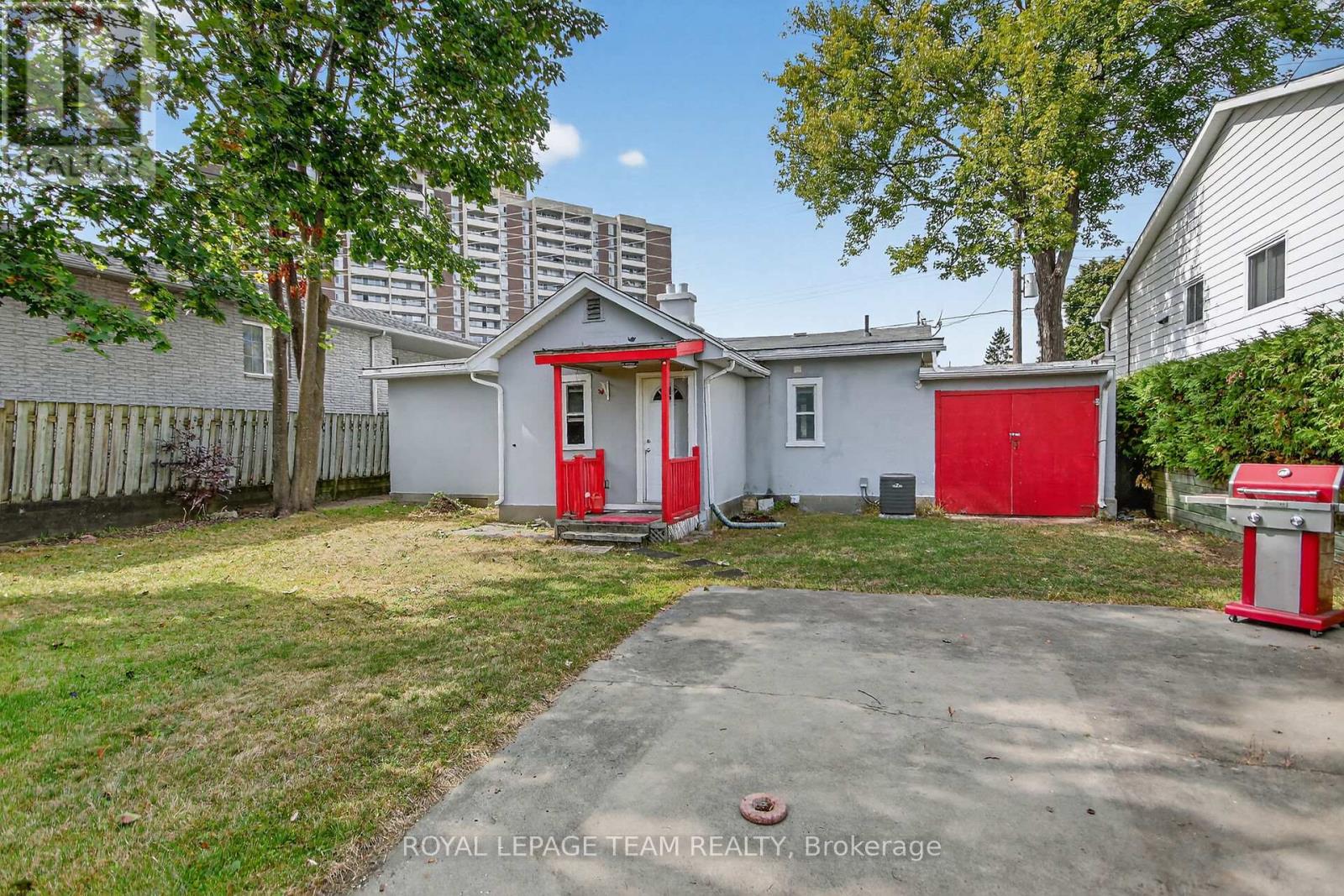 2822 Richmond Road, Ottawa, Ontario K2B 6S5 - Photo 3 - X12550476