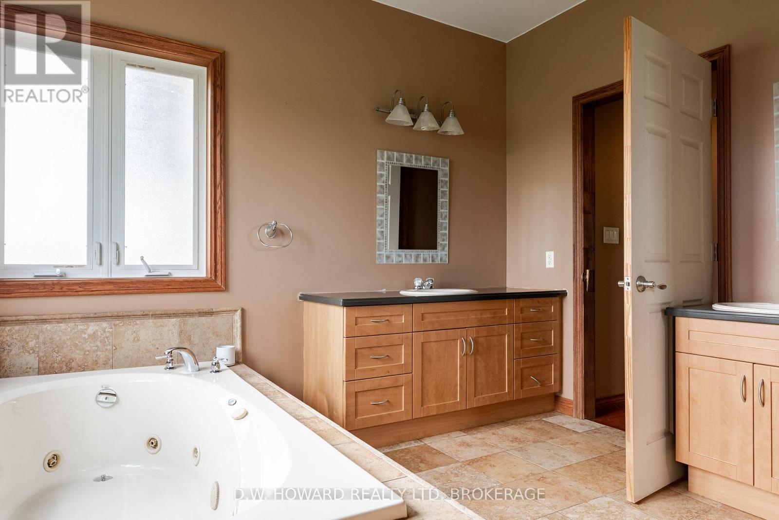 4480 Michener Road, Fort Erie, Ontario L0S 1N0 - Photo 12 - X12550478