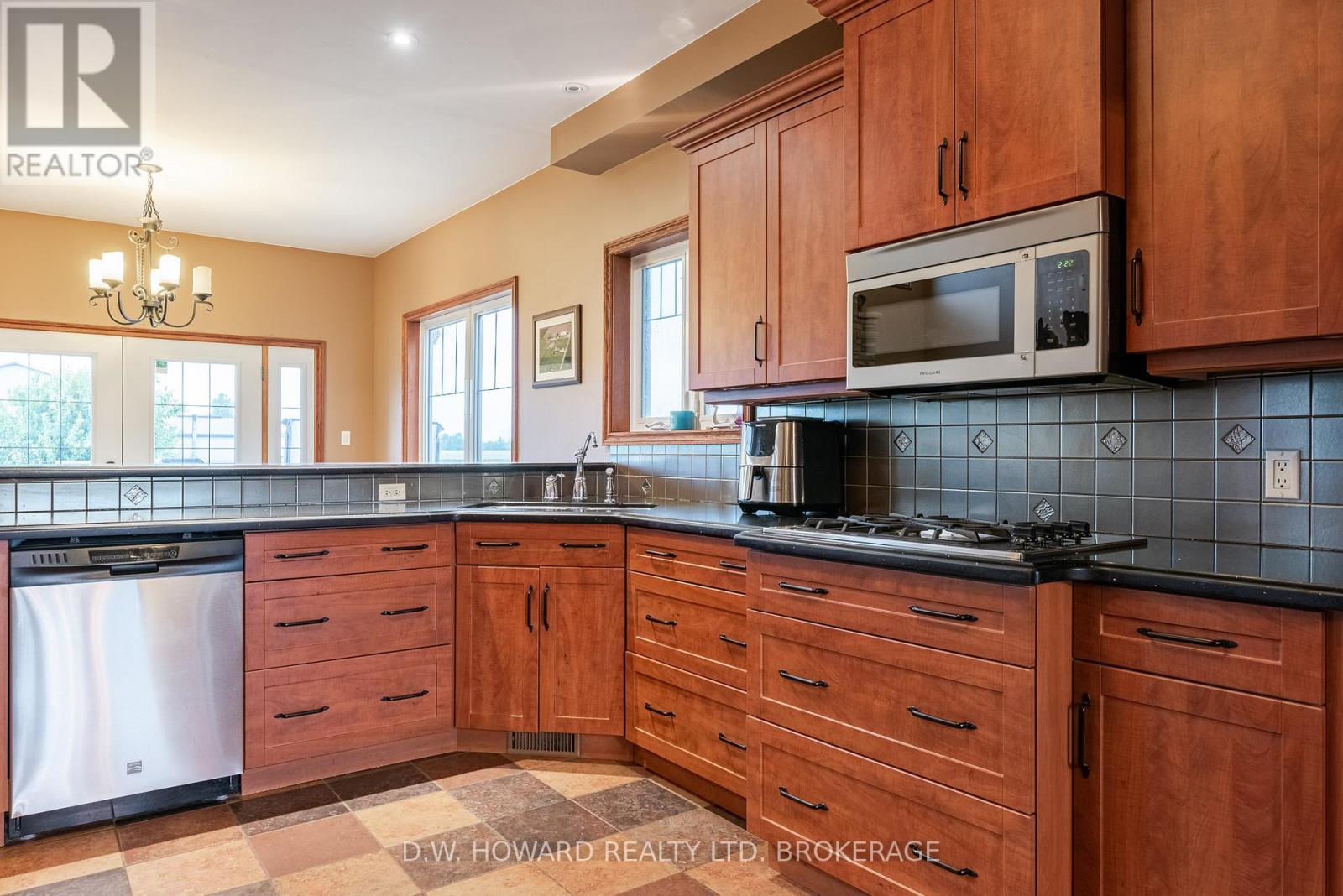 4480 Michener Road, Fort Erie, Ontario L0S 1N0 - Photo 4 - X12550478