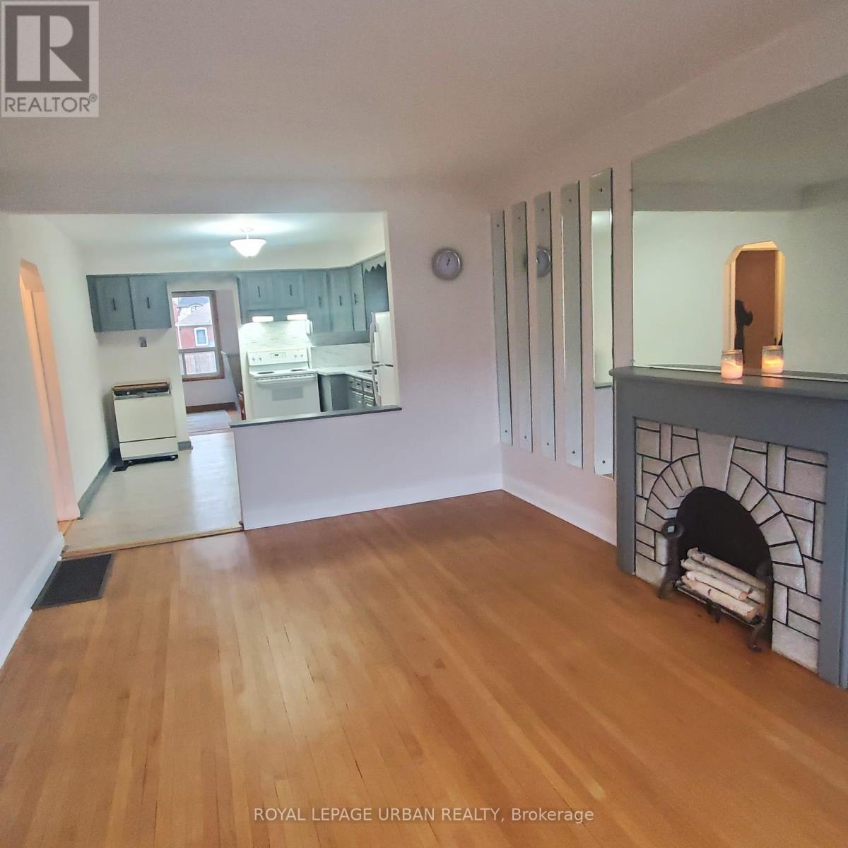 304 Linsmore Crescent, Toronto, Ontario  M4J 4L9 - Photo 5 - E12471161