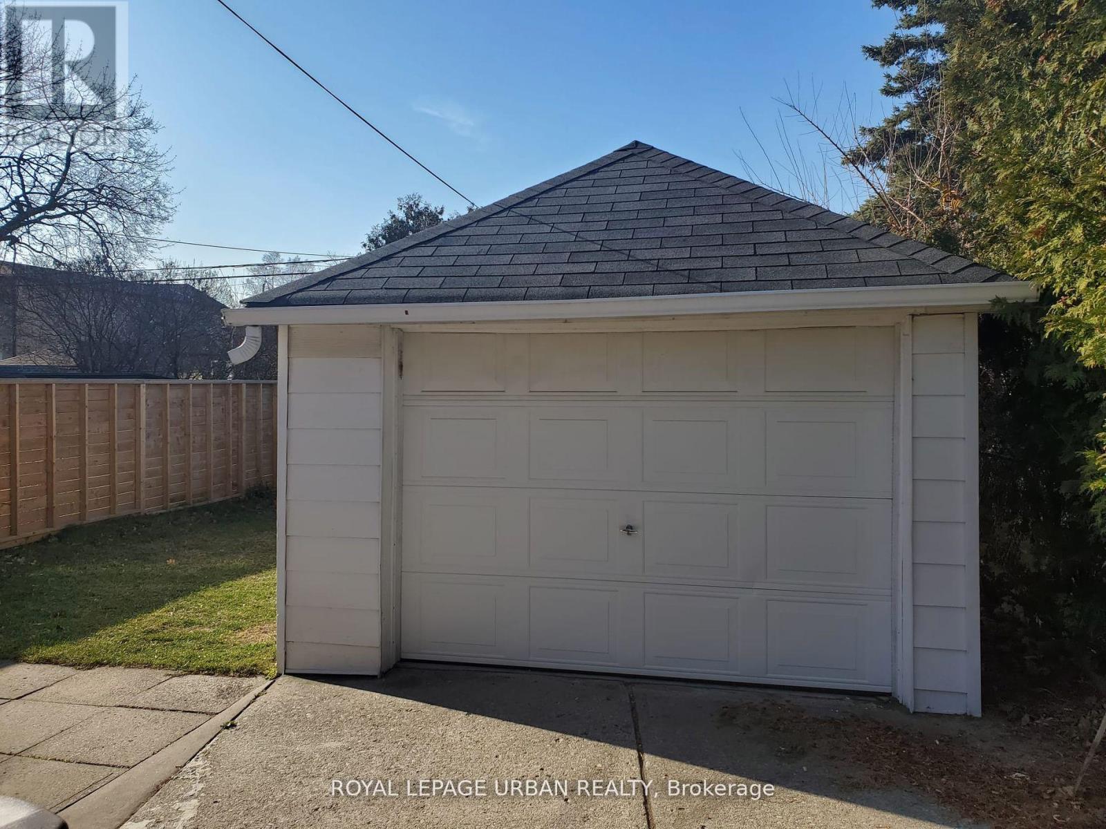 304 Linsmore Crescent, Toronto, Ontario  M4J 4L9 - Photo 21 - E12471161