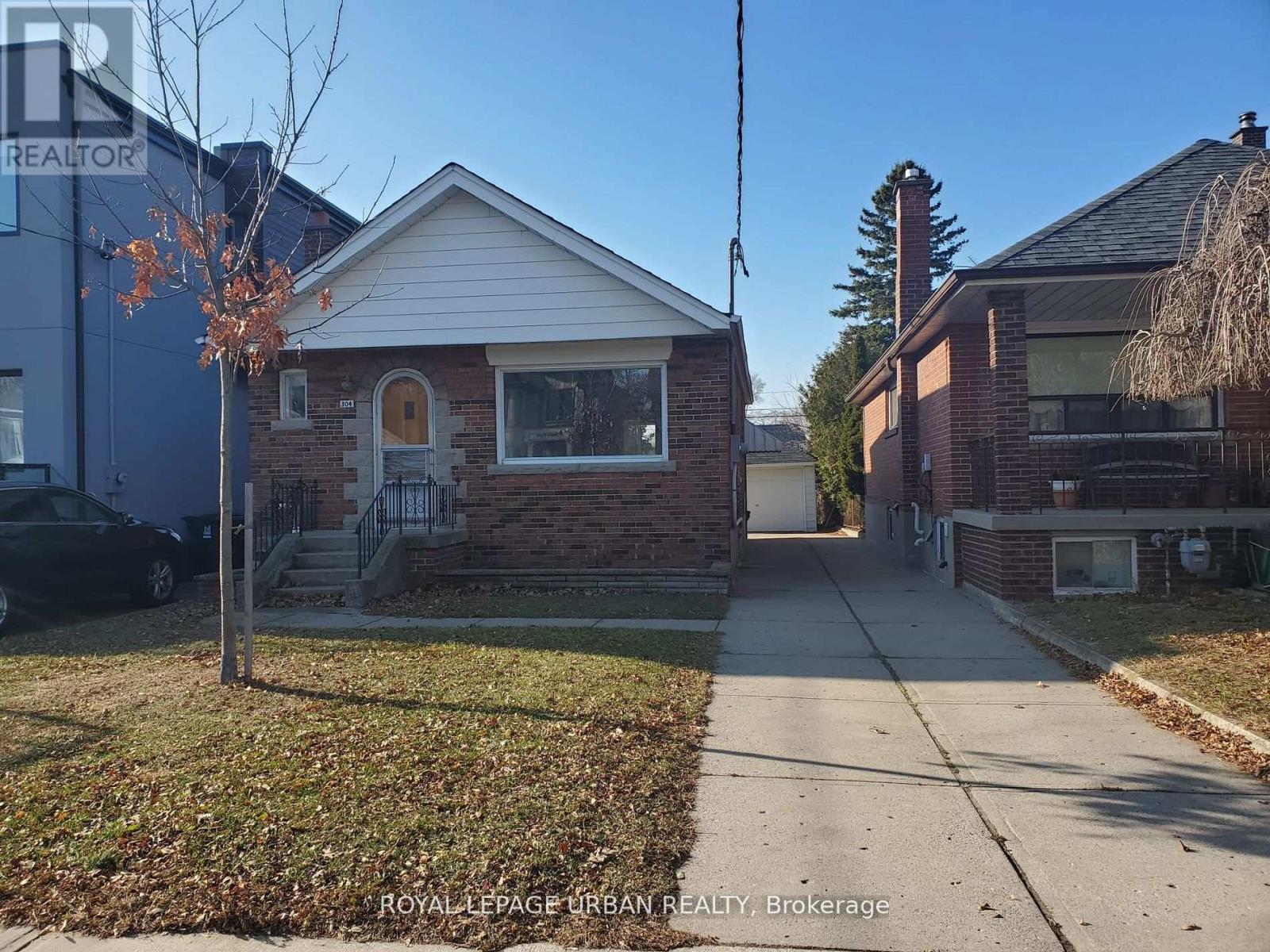 304 LINSMORE CRESCENT, Toronto, Ontario