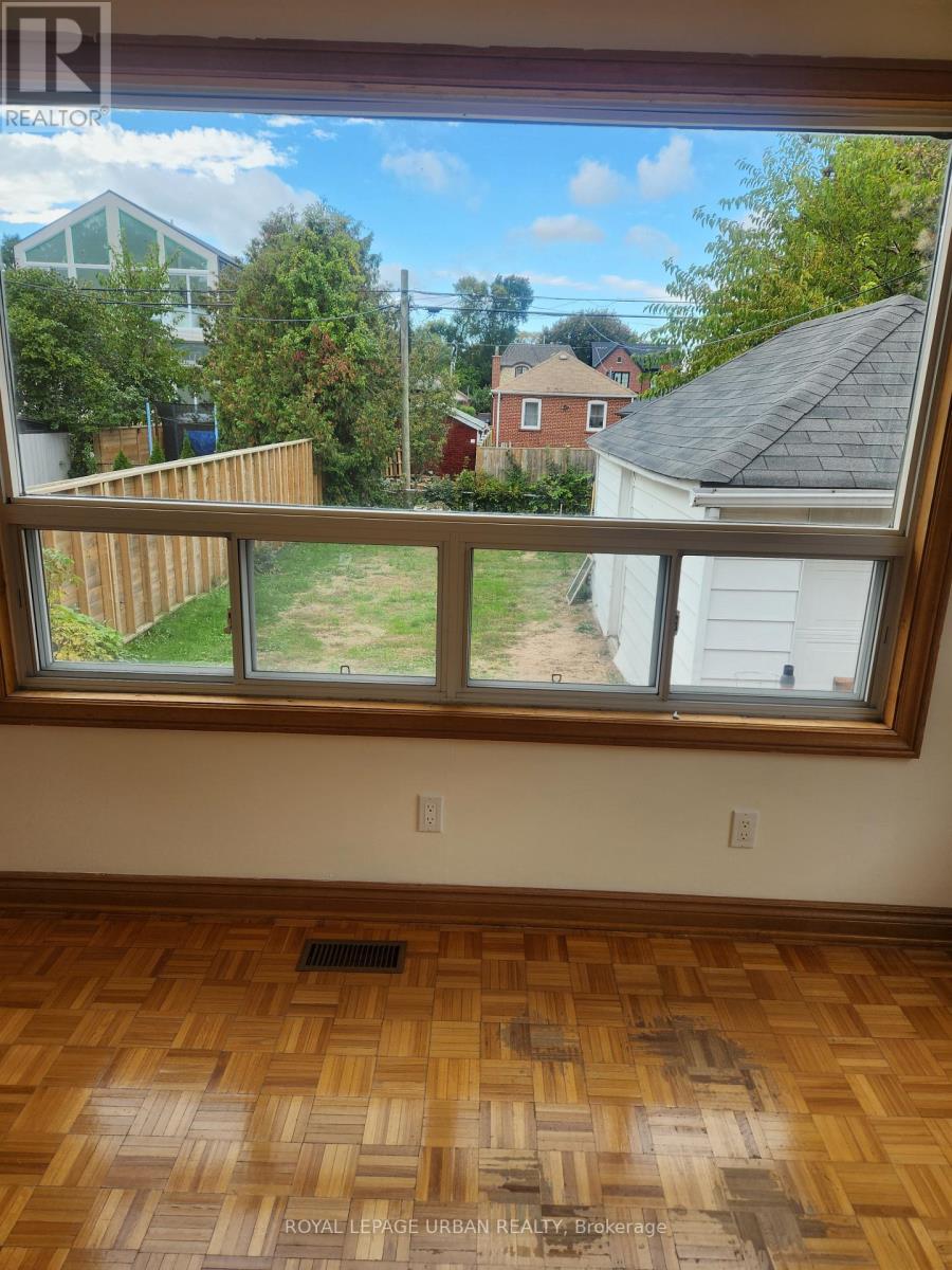 304 Linsmore Crescent, Toronto, Ontario  M4J 4L9 - Photo 13 - E12471161