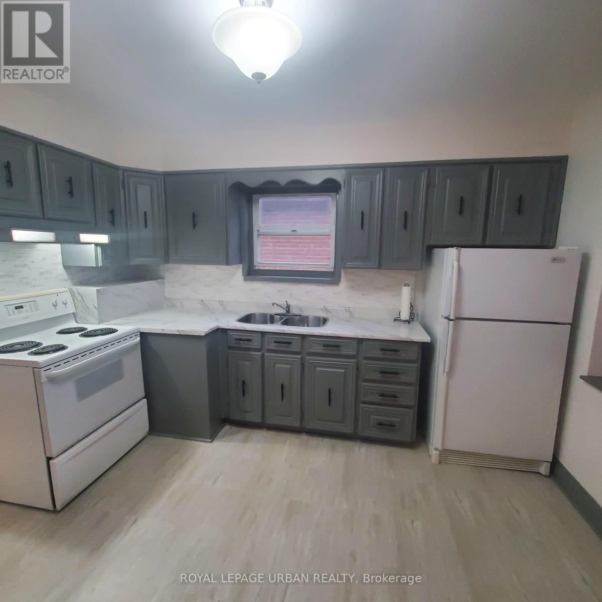 304 Linsmore Crescent, Toronto, Ontario  M4J 4L9 - Photo 7 - E12471161