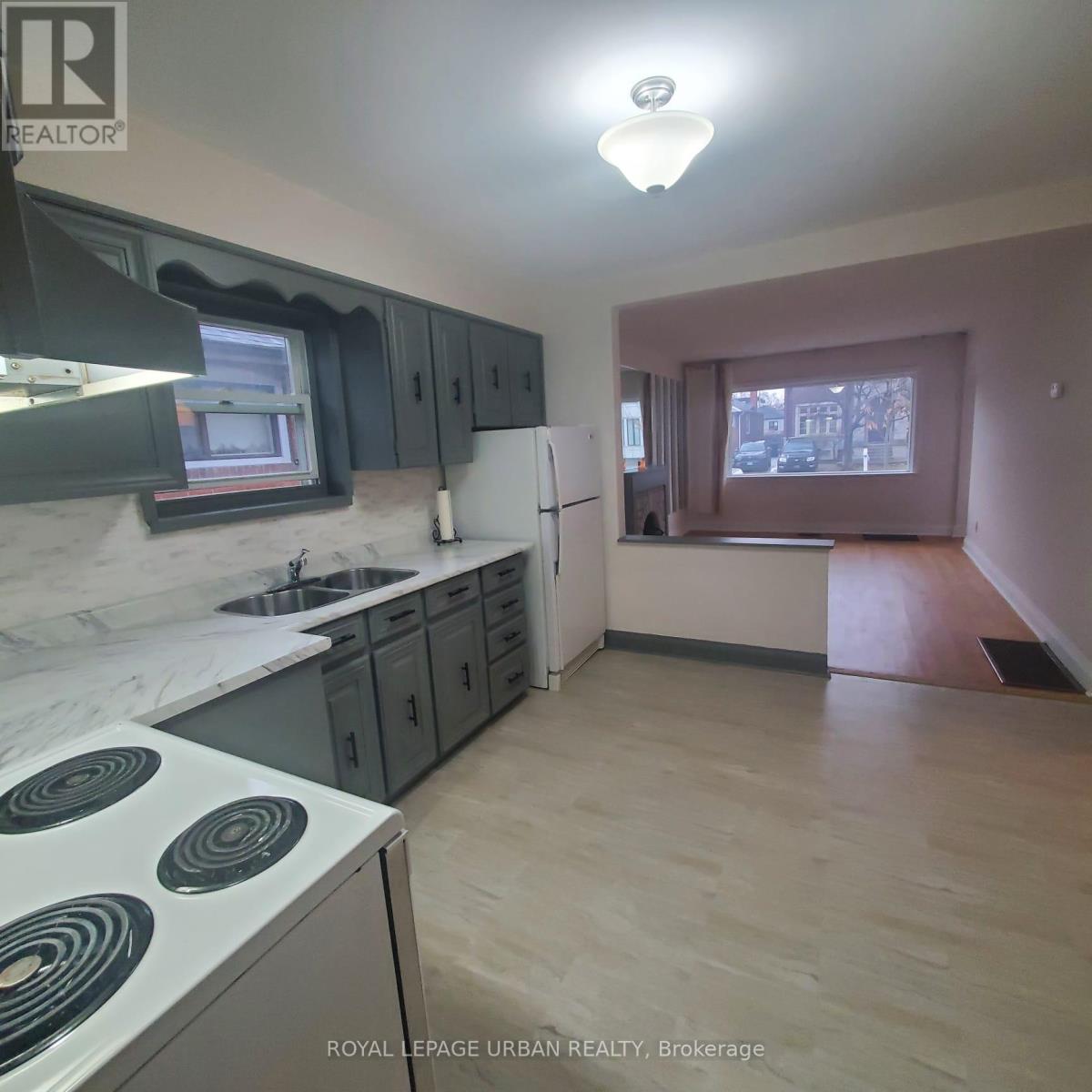 304 Linsmore Crescent, Toronto, Ontario  M4J 4L9 - Photo 8 - E12471161