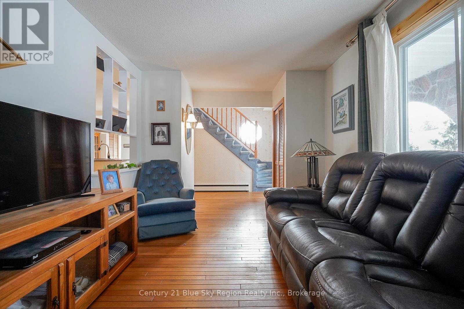 22 Dubeau Street, West Nipissing, Ontario P0H 2M0 - Photo 8 - X12550348