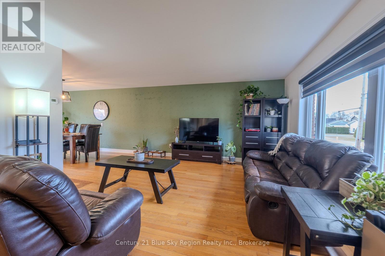 280 Arthur Street, West Nipissing, Ontario P2B 3B4 - Photo 10 - X12550372